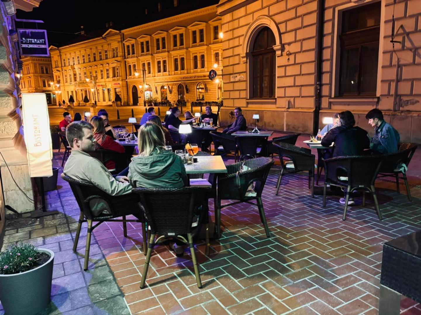 Soleil Apartman Szeged Eksteriør billede