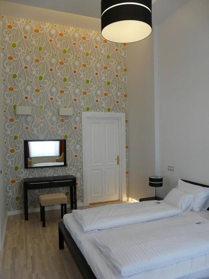 Soleil Apartman Szeged Værelse billede